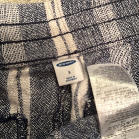 Striped shorts - Picture 2 of 3